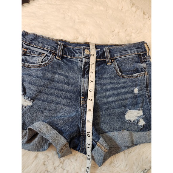 Old Navy Womens‎ Boyfriend Shorts Mid Rise Whisker Cuffed Hem Medium Wash Size 2 - Picture 6 of 7